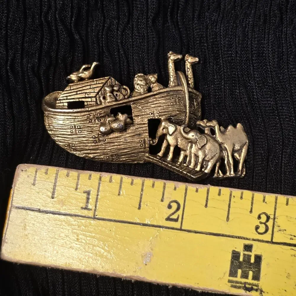 Vintage Noahs Ark Brooch Gold Tone Animal Pin Religious Folk Art